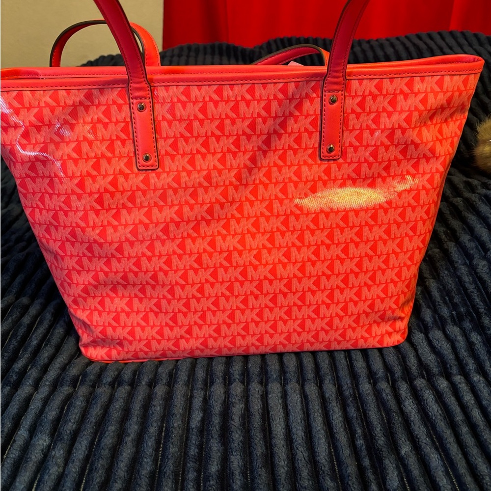 Michael Kors Carter Large Monogram
Tote- Geranium NWT - Picture 4 of 6